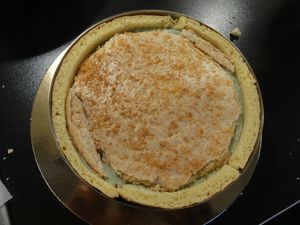 Ajout du deuxième biscuit macaron biscuit macaron sur la crème bavaroise