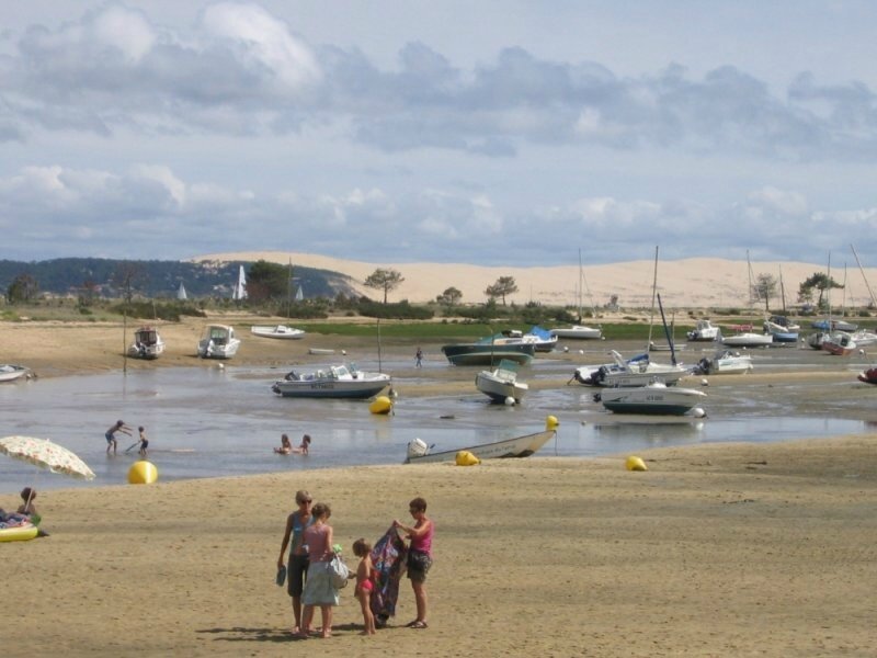 vue-de-la-dune-du-pyla-et-de-la-conche-du-mimbeau-depuis-la-plage