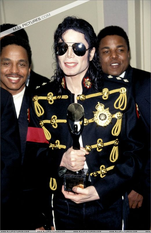 Un jour dans la vie de Michael Jackson - Page 2 86318027
