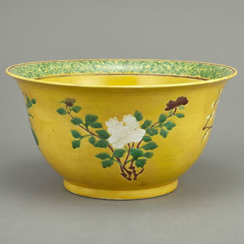 Chinese Famille Verte Yellow Ground Glazed Porcelain Bowl, Kangxi Mark and of the Period2