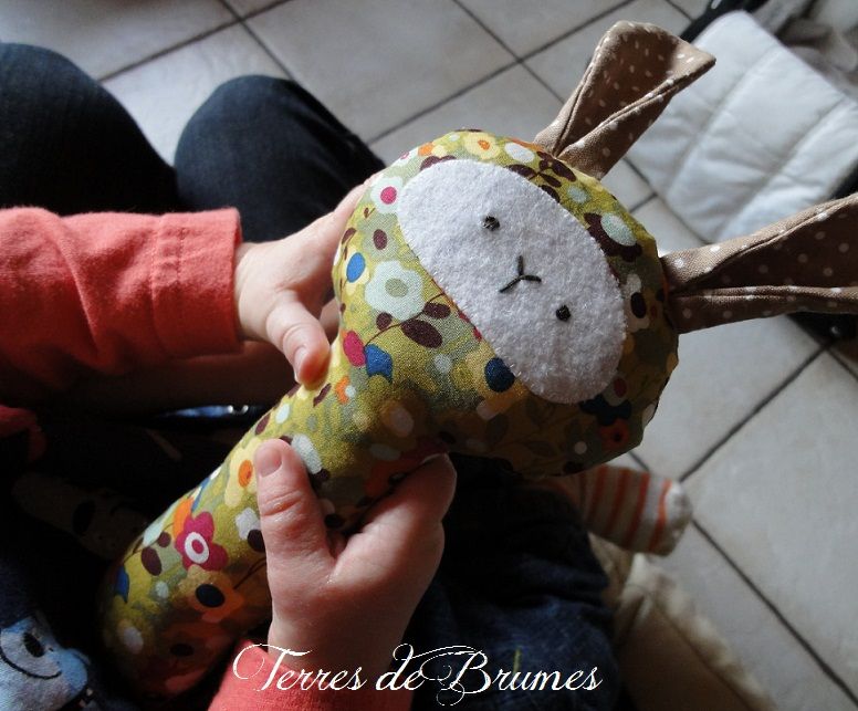 bebe essaye de se retourner bebe essaye de se retourner