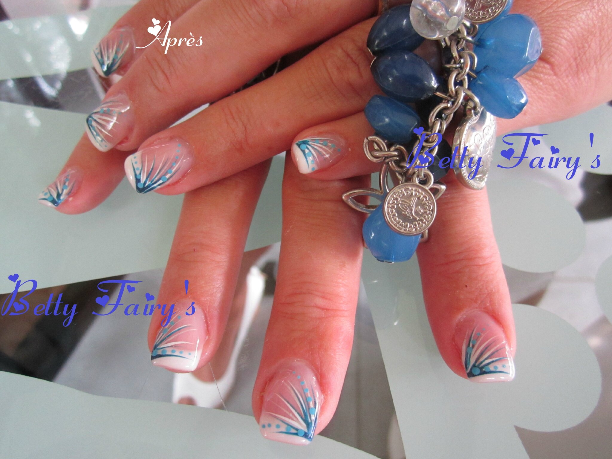 French blanche, gel mask, feux dartifice bleu marine métallisé, bleu turquoise et blanc.