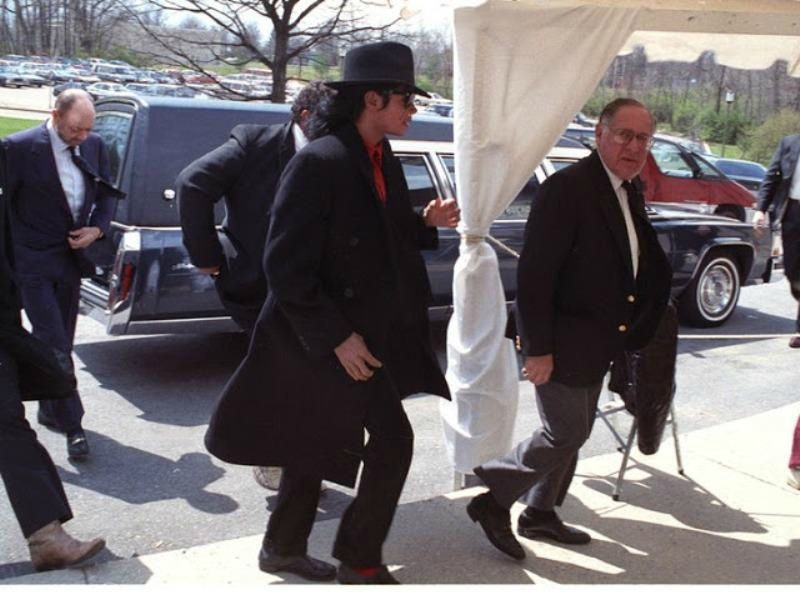 Un jour dans la vie de Michael Jackson - Page 2 85546883