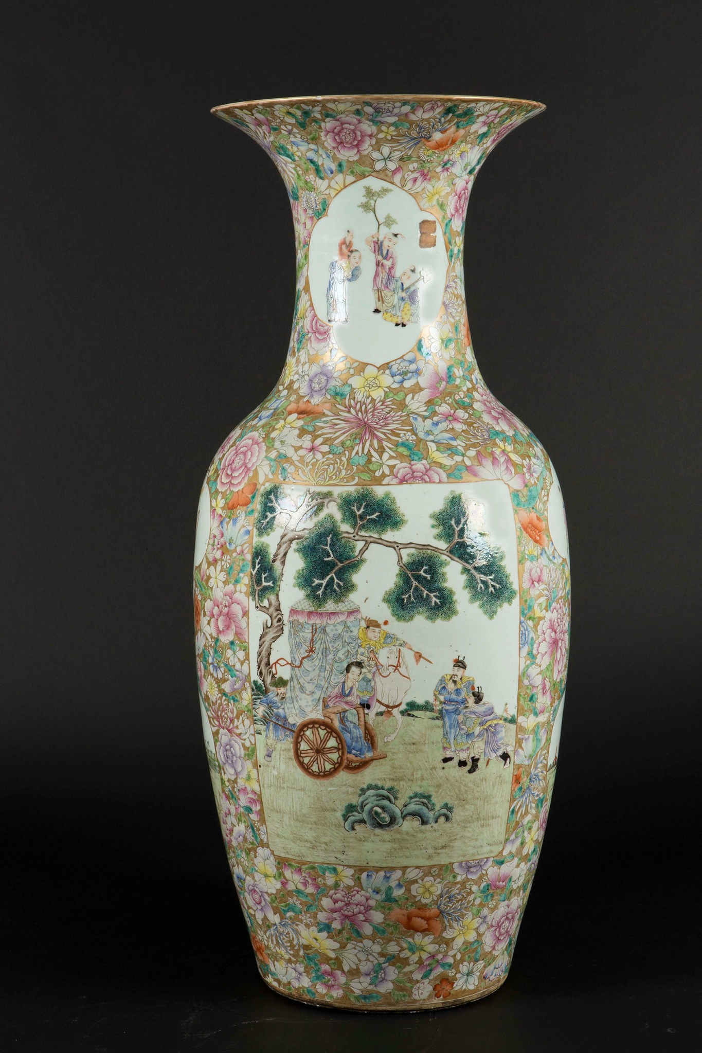 A Large Famille Rose Porcelain Vase Qing Dynasty Guangxu Period 1875