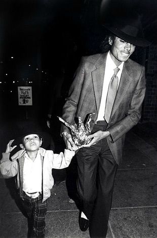 Un jour dans la vie de Michael Jackson - Page 2 86506356