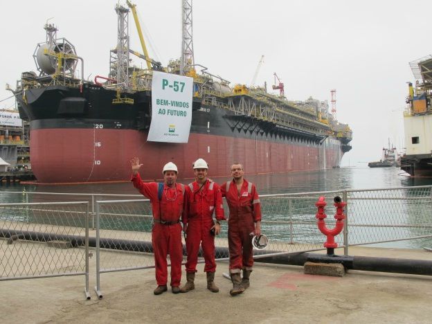 une rencontre entre un voilier et un super tanker