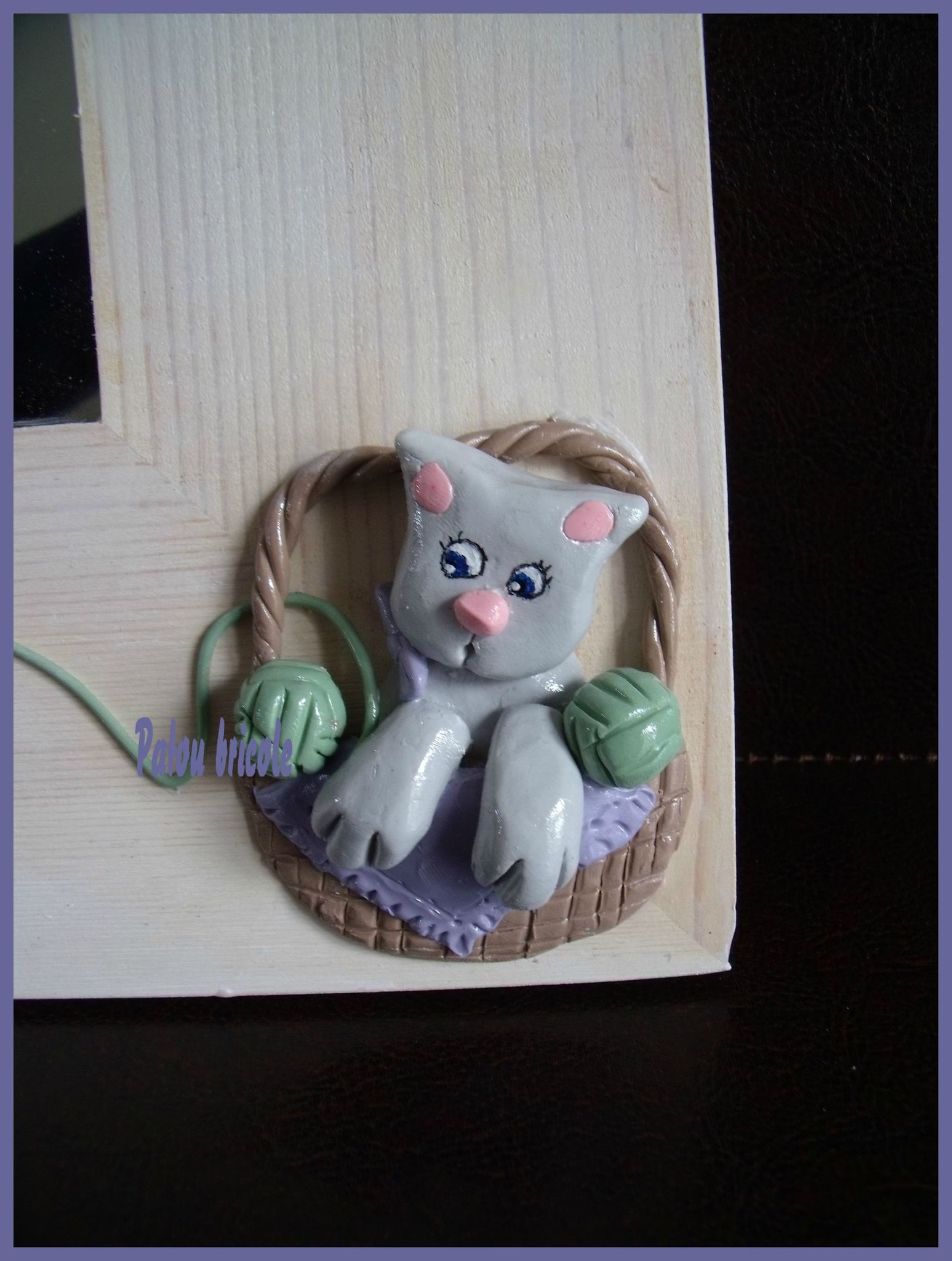 Miroir petite fille avec son chat la porcelaine froide de patou