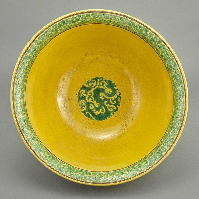 Chinese Famille Verte Yellow Ground Glazed Porcelain Bowl, Kangxi Mark and of the Period4