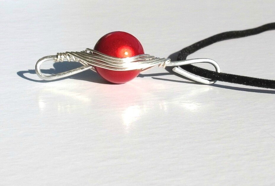 pendentif wire rouge 2