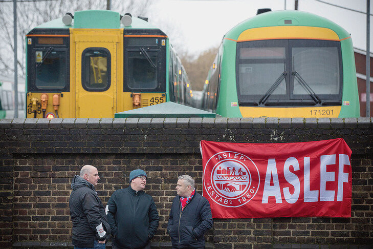 membres-lAslef-syndicat-conducteurs-train-Grande-Bretagne-greve-Londres_0_730_486