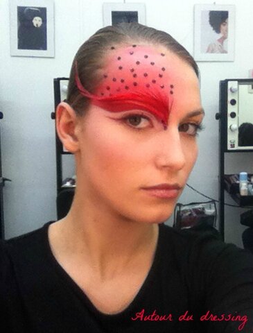 maquillage artistique oiseau rouge etape 3