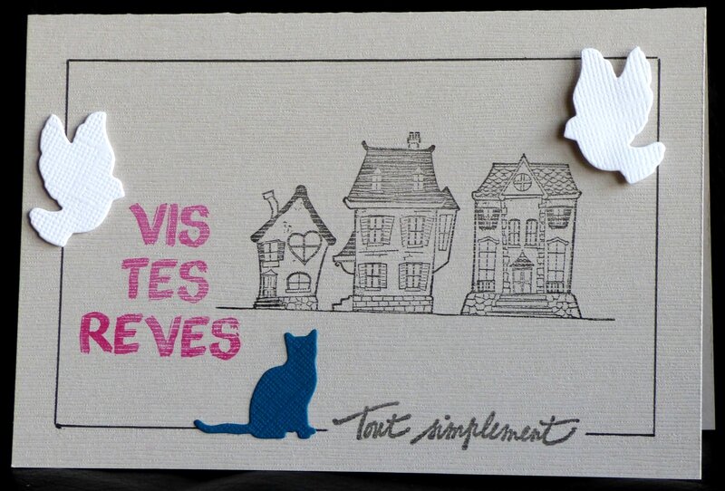 carte artisanale avec maisons, colombes et chat