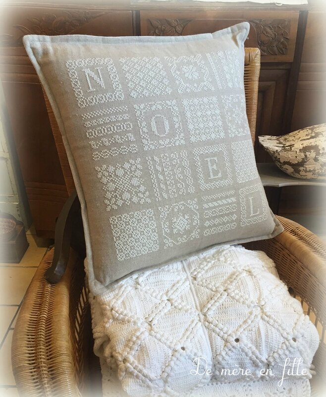 N9 coussin NOEL 2