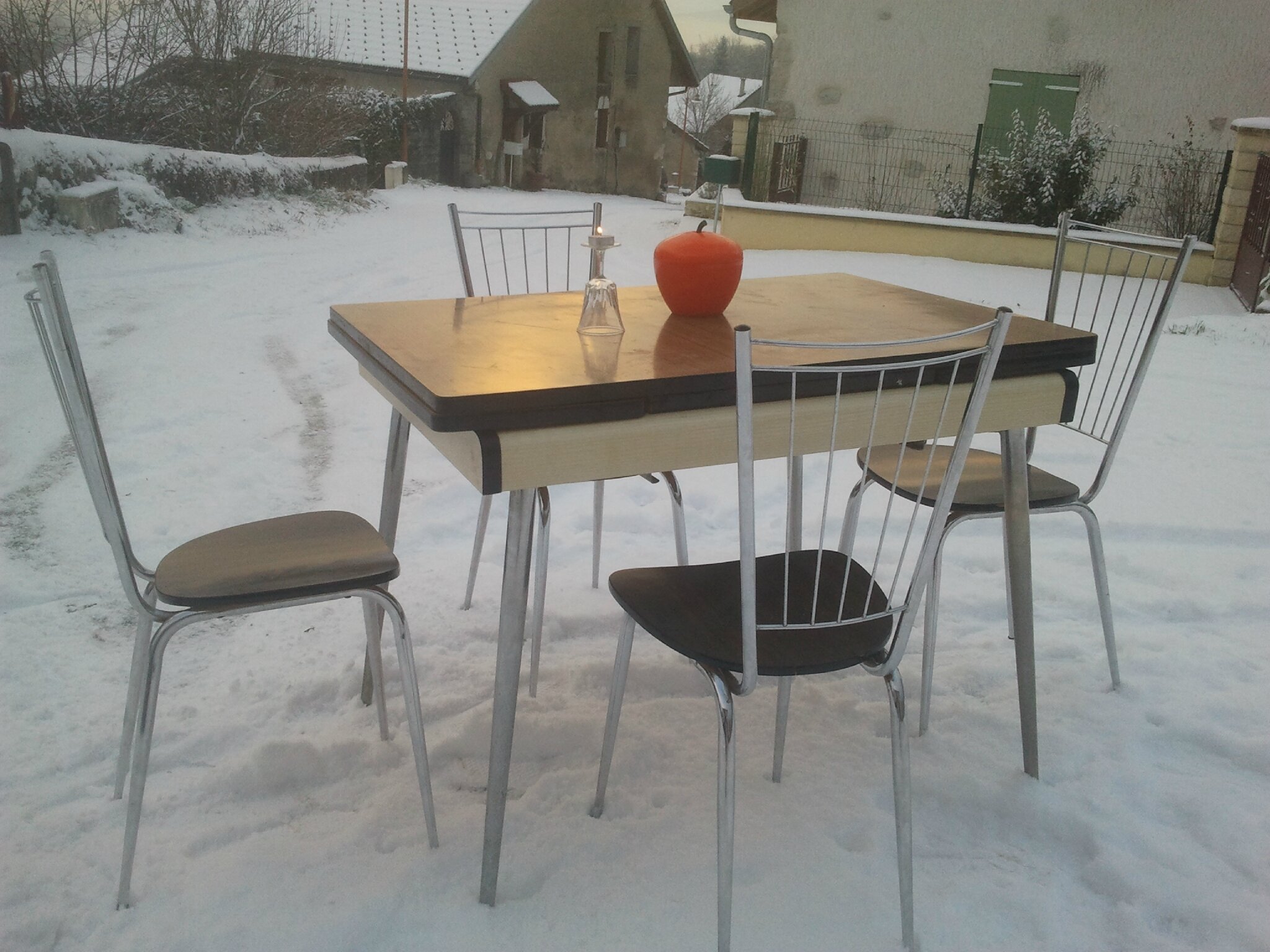 Table en formica desnichages