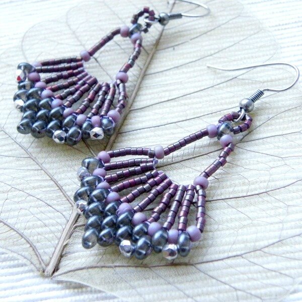 boucles-oreilles-mariage-longues-violet-gris