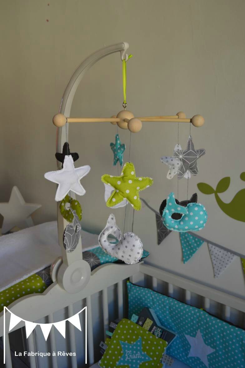 Mobile éveil bébé baleine anis turquoise gris blanc étoiles ...