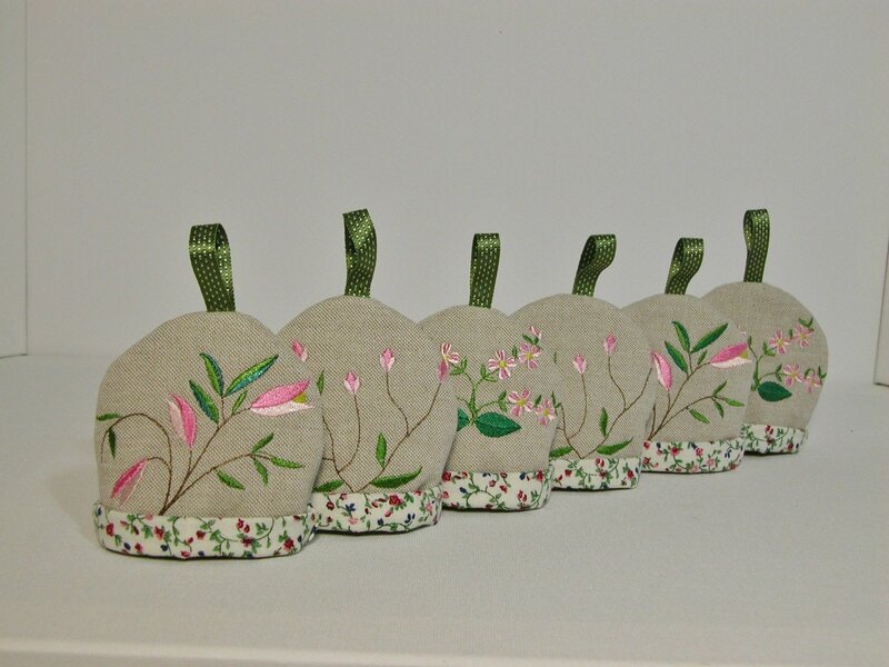 cuisine-et-service-de-table-couvre-oeuf-avec-broderie-florale-17630244-dscn7875-jpg-677eb9-a851b_big