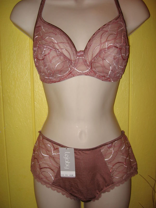 Les Maillots De Bains Rose Pomme Boutique De Lingerie Et Linge De Maison