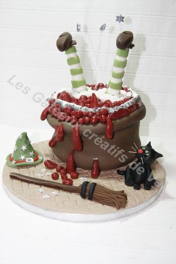 Gateau Crash D Une Sorciere Pour Halloween Les Gateaux Creatifs De Val