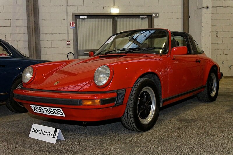 800px-1984_Porsche_911_SCRS_-_Flickr_-_exfordy