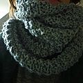 Le snood gris au point de claie.