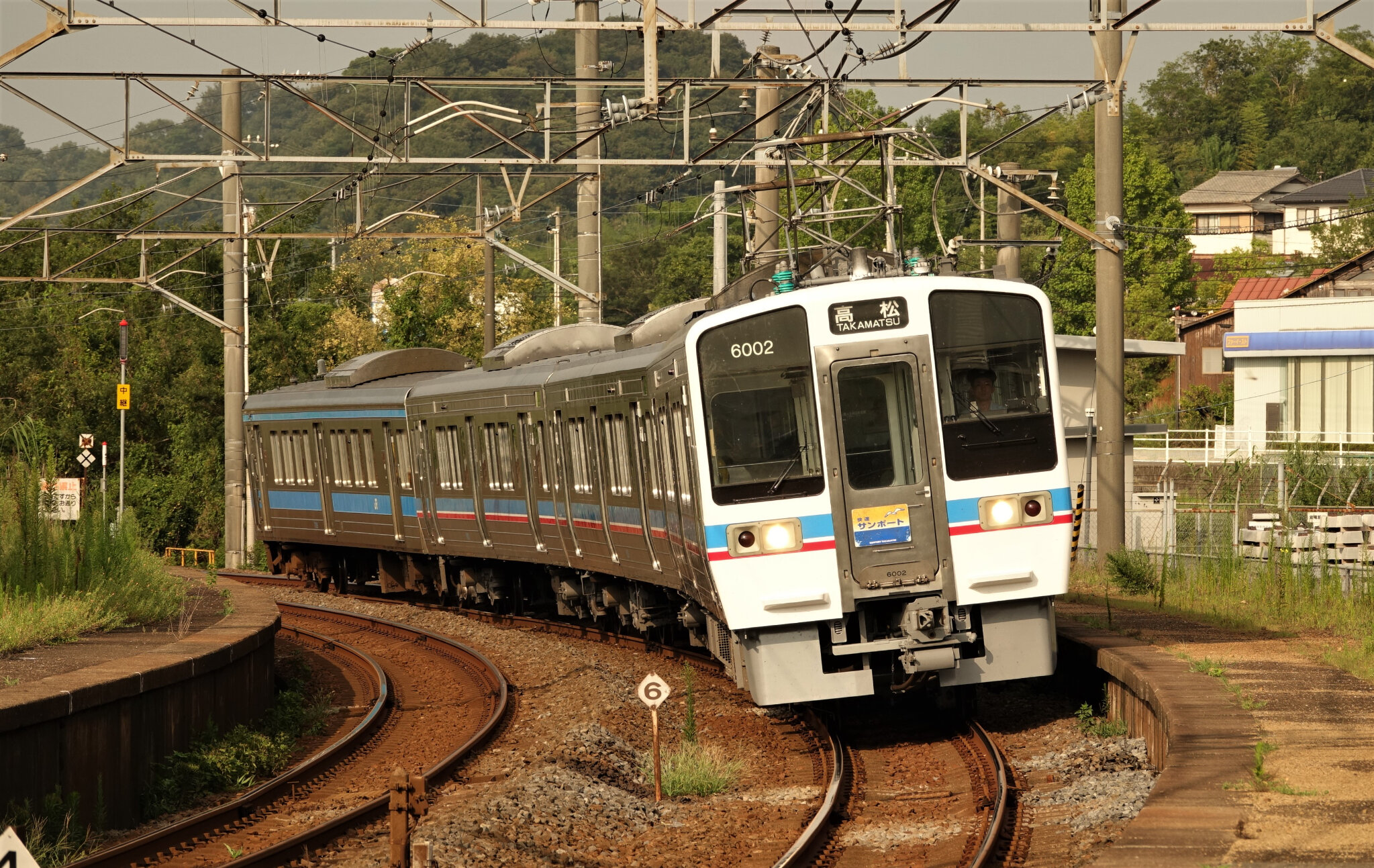 JR 6000系, Kokubu station