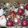 915-Distribution des décorations pour notre sapin.
