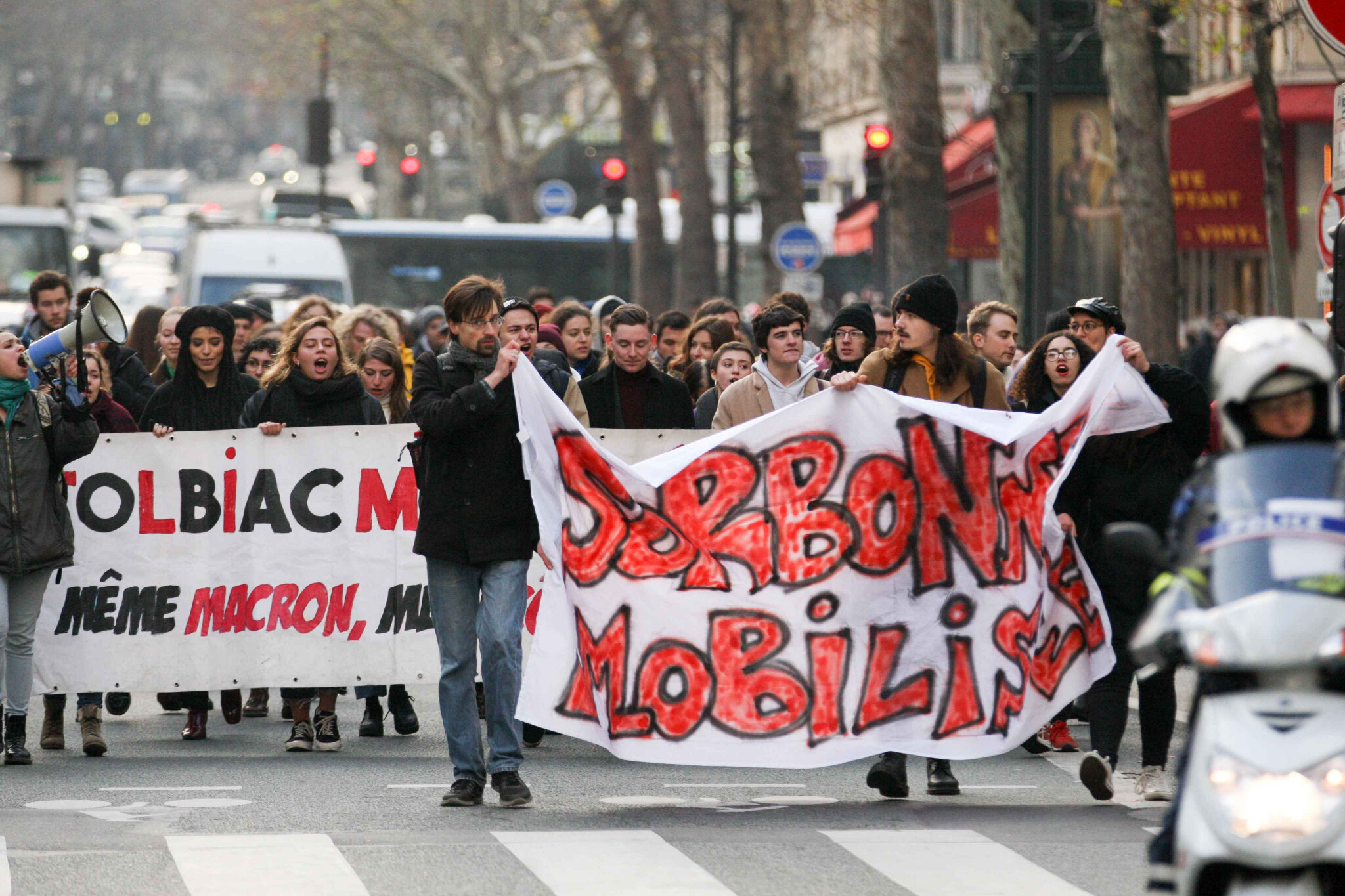 Blocage des lycées à Paris : un millier de manifestants dans la capitale. Mar 11.12.2018, 12h20m51.