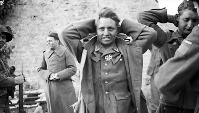 German_prisoner_captured_by_Canadian_troops