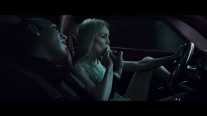 Scène Hot dans la Spyker