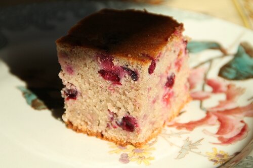 Gateau Aux Amandes Cassis Et Framboises La Cuisine Et Les Voyages De Pripri