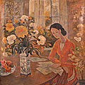 Lê phổ (1907-2001), jeune femme assise songeuse appuyée à une table lisant ses lettres, un bouquet dans un vase devant elle