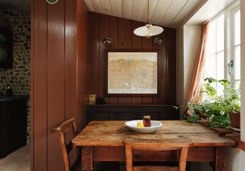 vintage-kitchen-dining-nook-earthy-wall-color-nordroom
