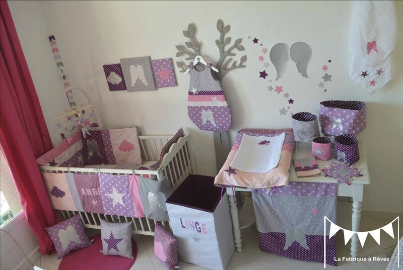 Decoration Chambre Bebe Et Linge De Lit Parme Violet Rose Vif Et Argente Etoiles Ailes Anges Pois Gigoteuse Et Tour De Lit Bebe Decoration Chambre Enfant Liste De Naissance