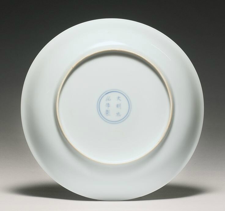 A rare white-glazed 'Anhua' dish, Qing dynasty, 18th century 2