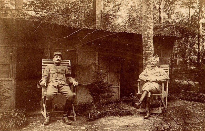 Les Eparges (Meuse), août 1916, sous-lieutenant Fages et Capitaine Delaygue