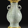 Vase en porcelaine de chine céladon craquelé du xviiie siècle et montures de bronze doré d'époque louis xvi, vers 1780