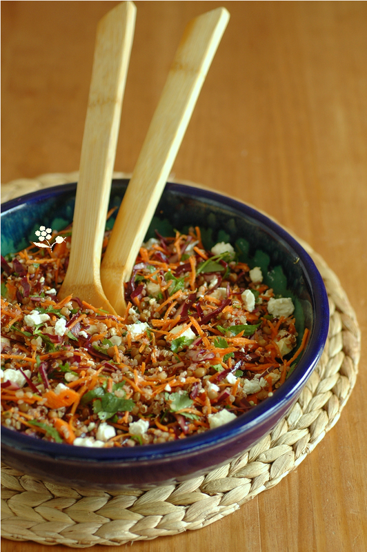 Salade quinoa, lentilles, chou rouge, carotte, coriandre, feta & curry