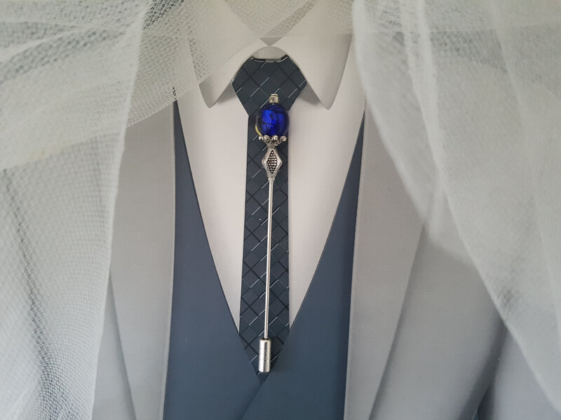 Epingle à lavallière bleu nuit et argent
