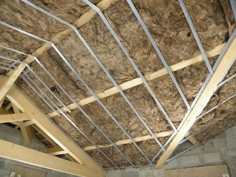 rails+isolation villa avec patio dans la Drôme