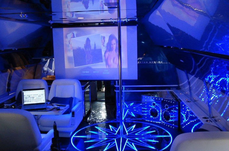 2020-12-21 22_23_13-36979756-9065103-A_stripper_pole_is_seen_in_the_middle_of_the_private_jet_They_t