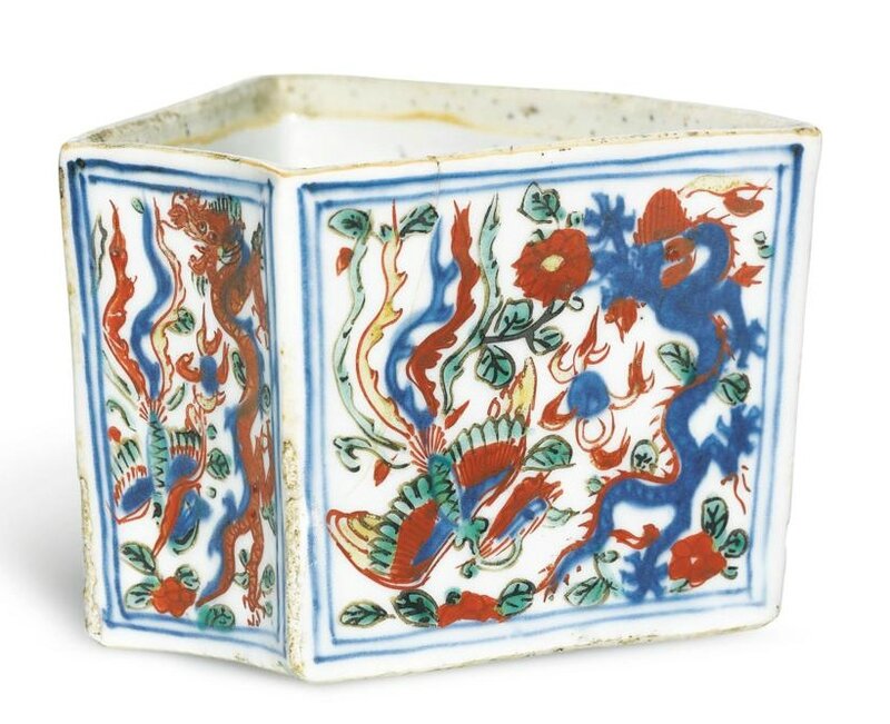 A wucai ‘dragon and phoenix’ fan-shaped box, mark and period of Wanli
