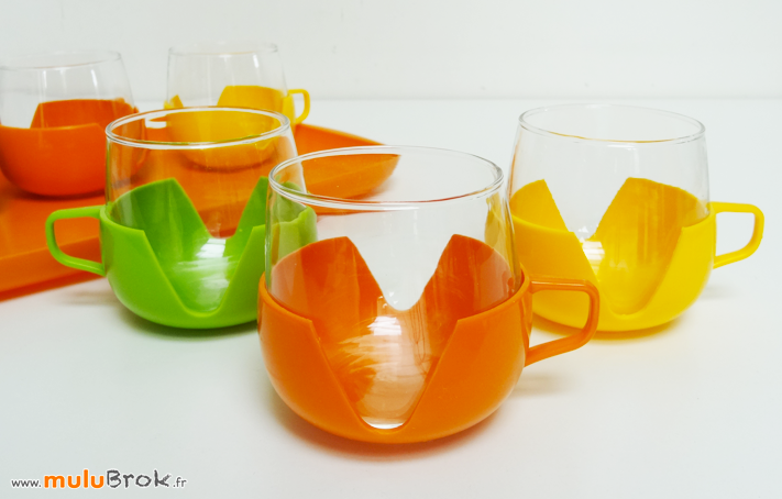 PLATEAU-et-TASSES-verre-plastique-6-muluBrok-Vintage