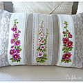 coussin roses trémières