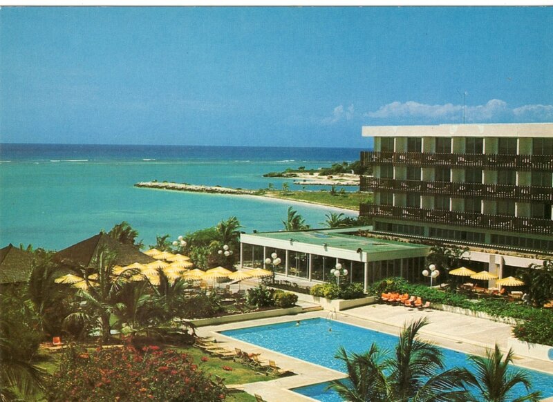 Hotel De La Plage Scene Chez L'antiquaire GUADELOUPE EDITIONS HACHETTE ANTILLES - GUADELOUPE-DESIRADE-MARIE
