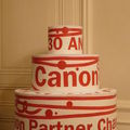 Réalisation sur commande de gâteau d'anniversaire en carton