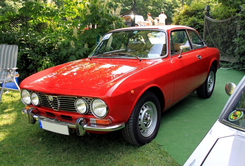 Alfa Roméo 2000 GT bertone de 1975 (34ème Internationales Oldtim