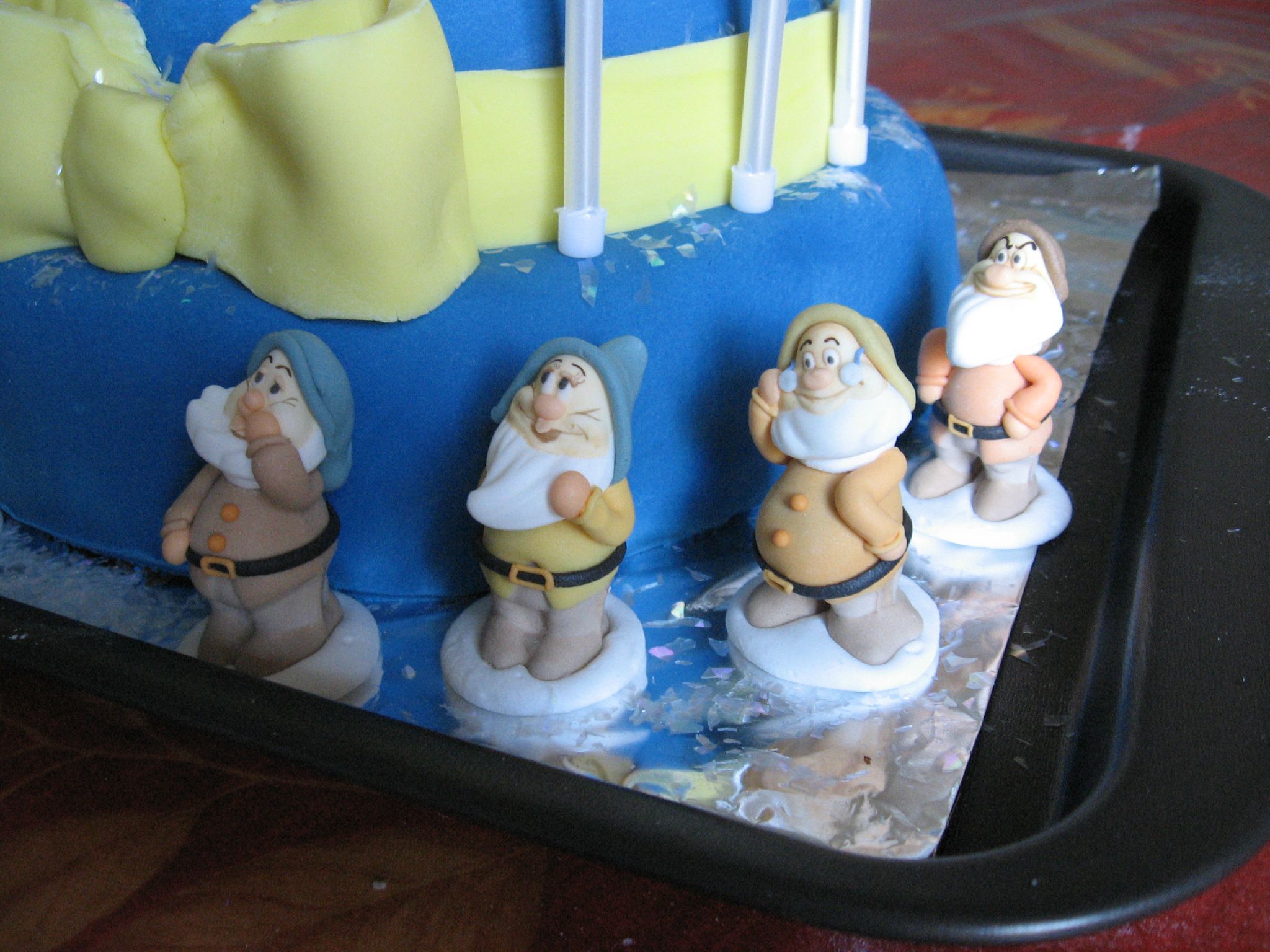 Gateau Blanche Neige Et Les 7 Nains Les Gourmandises De La Fee Sucrette