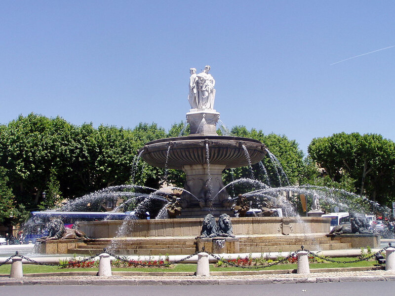 1200px-Fontaine_de_la_Rotonde_-_Aix-en-Provence
