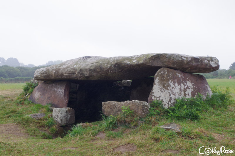 && dolmen Kerguntuil